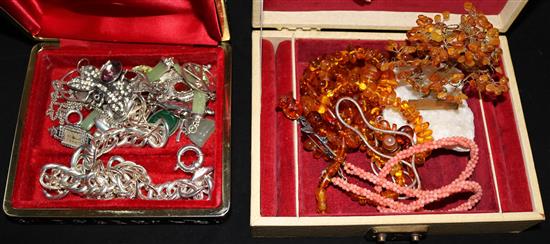 A quantity of mixed silver jewellery and amber.
